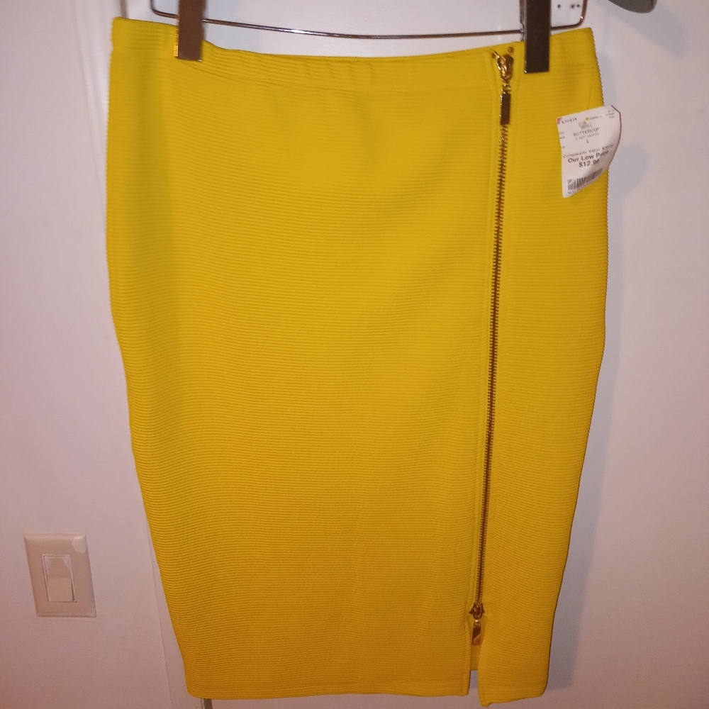 Yellow midi pencil skirt